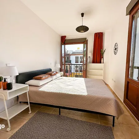 Apartment Pet001 - Modern 2 Bedroom *